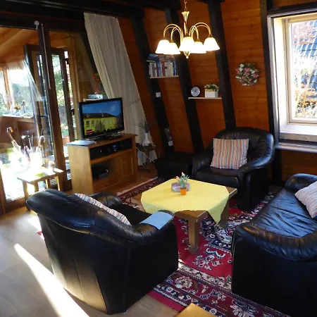 Eifelwaldhaeuschen Nyaraló